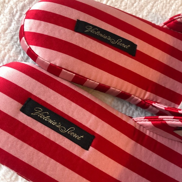 NWT Victoria’s Secret Pink & Red Striped Slippers | Size 9/10 - Picture 6 of 12